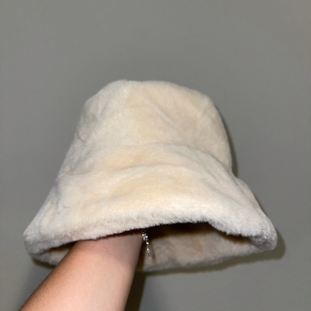 fur bucket hat 🧸